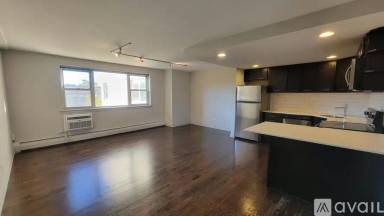 Main picture of 6119 N Kenmore Ave