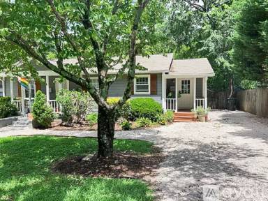 Main picture of 407 Dennis Ave