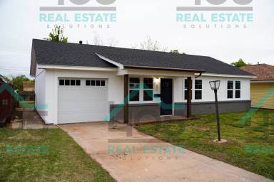 Main picture of 233 E Kerr Dr