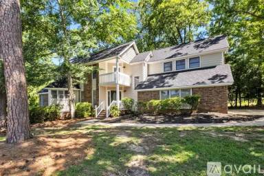 Main picture of 101 Oak Trace Ct