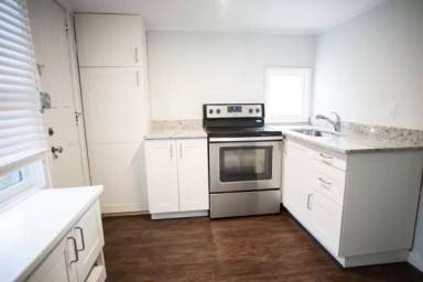 Main picture of 413 Patterson Pl W