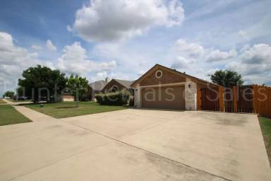 Main picture of 702 W Orion Dr