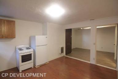 Main picture of 7915 Saint Lawrence Ave