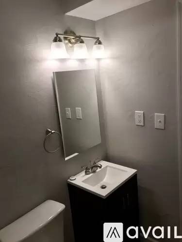 Main picture of 830 W 26th St