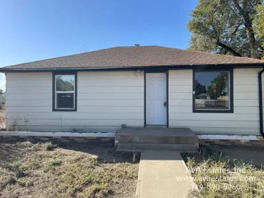 Main picture of 2602 E 9th St