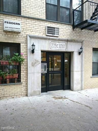 Main picture of 225 E 10th St