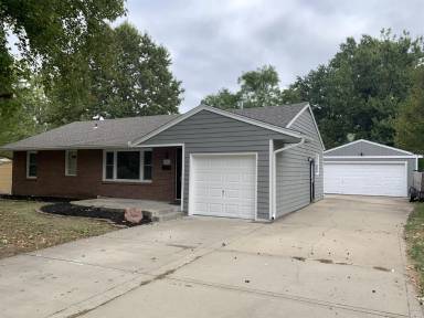 Main picture of 6505 N Grand Ave