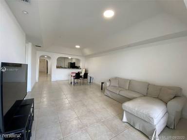 Main picture of 10700 NW 66th St