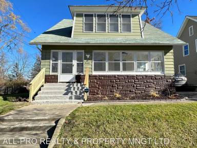 Main picture of 1019 S Milwaukee St