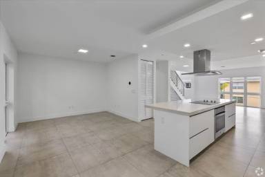 Main picture of 434 SW 10th St