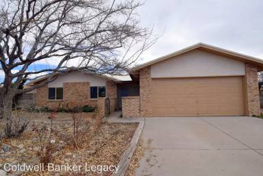 Main picture of 8800 Peony Ct NE