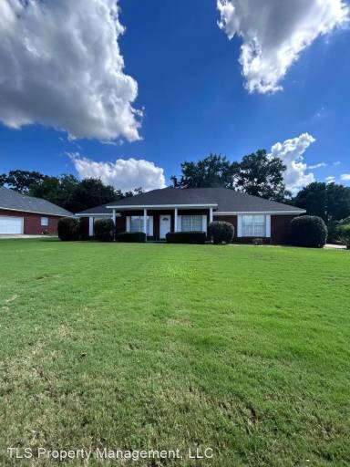 Main picture of 305 Huntington Dr