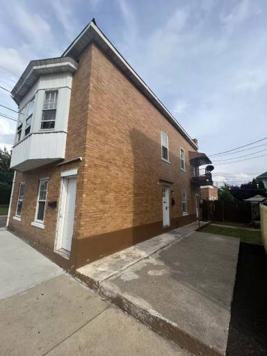 Main picture of 1840 W Livingston St