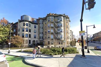 Main picture of 879 Beacon St