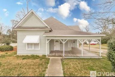 Main picture of 710 Delaware Ave