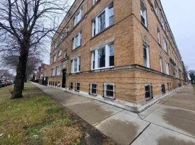 Main picture of 4957 S Wabash Ave
