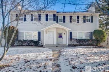 Main picture of 553 Rosevale Ave