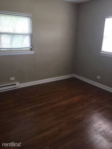 Main picture of 7626 1/2 N Milwaukee Ave