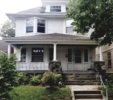 Main picture of 124 Trowbridge St NE