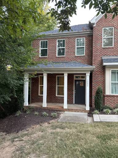 Main picture of 1082 Mills St