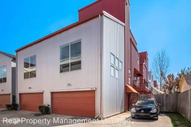Main picture of 2936 Commerce St