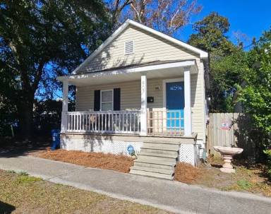 Main picture of 907 Dock St
