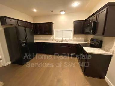 Main picture of 519 S Main Ave