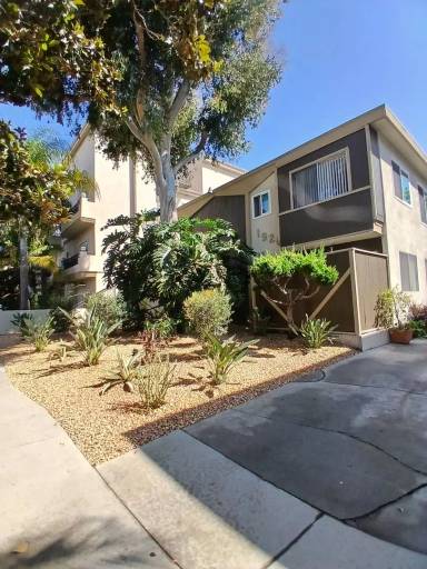 Main picture of 1920 Manning Ave