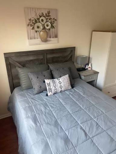 Main picture of 48 Augustine Pl