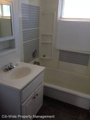 Main picture of 303 N Broadway