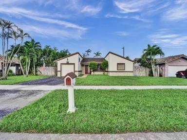 Main picture of 5705 SW 114th Ave