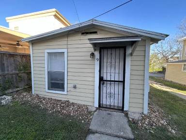 Main picture of 407 E Locust St