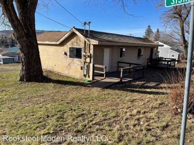 Main picture of 220 E Lowell St