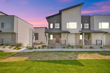 Main picture of 1615 E Indigo Loop