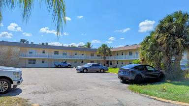 Main picture of 2301 SE 4TH ST APT 9