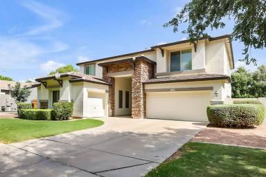 Main picture of 2922 E Lexington Ave