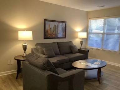 Main picture of 200 Hyde Park Ct