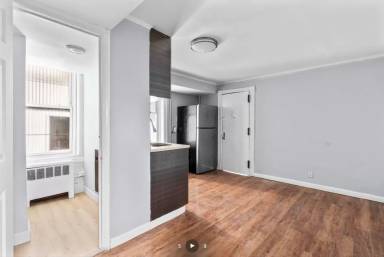 Main picture of 151 School St