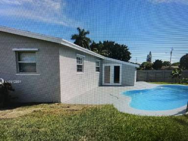 Main picture of 4461 NW 59th St