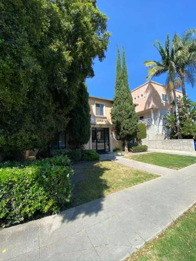 Main picture of 2555 S Sepulveda Blvd