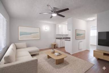 Main picture of 227 Strand St