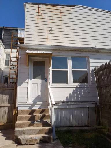 Main picture of 1529 W King St