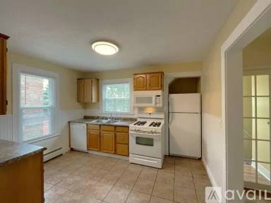 Main picture of 381 W 1st St