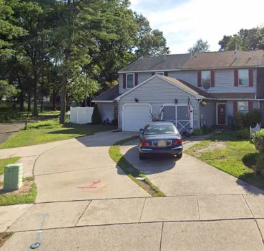 Main picture of 19 River Bank Dr