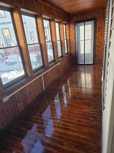 Main picture of 560 Pine St
