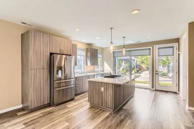 Main picture of 5715 N Michigan Ave