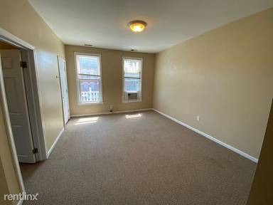 Main picture of 1706 W Augusta Blvd