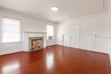 Main picture of 1154 W 27th St