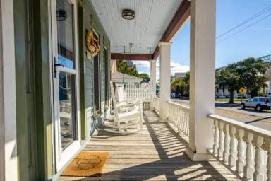 Main picture of 1002 Bridges St