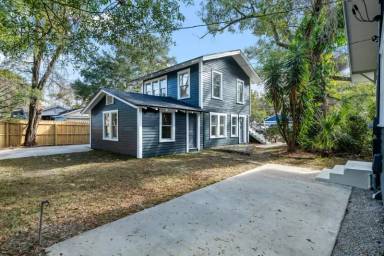 Main picture of 5601 N Suwanee Ave